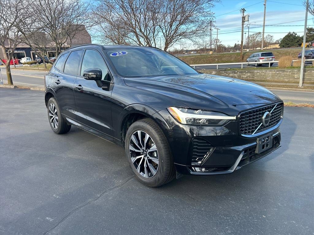 2025 Volvo XC60 Core's photo