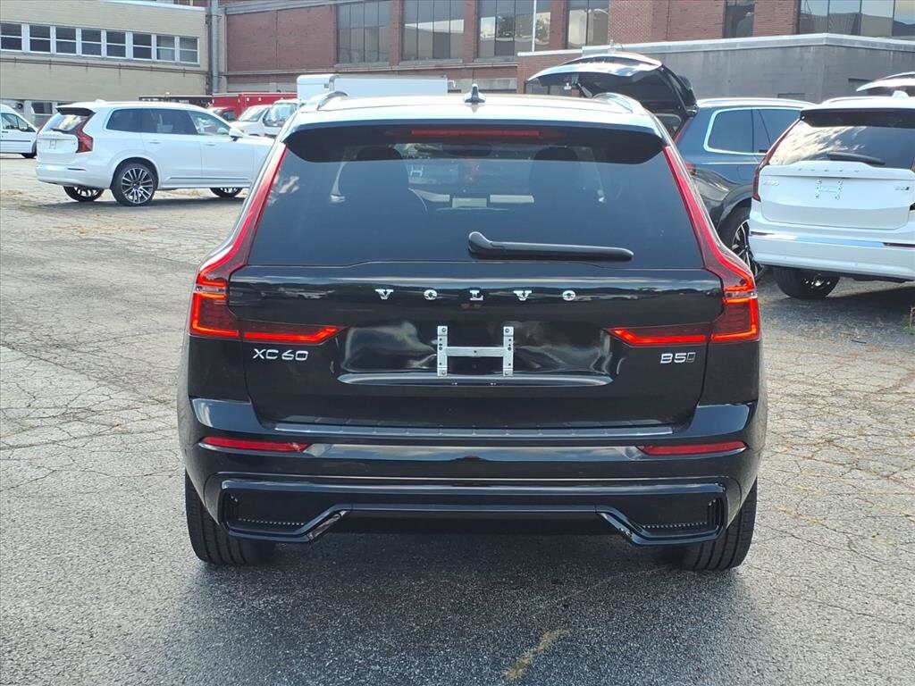2026 Volvo XC60 B5 Plus photo 3