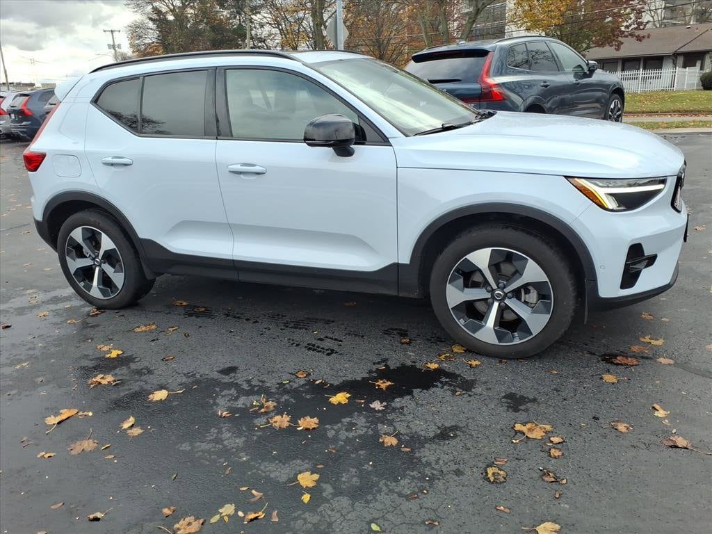 Certified 2024 Volvo XC40 B5 Plus Dark SUV