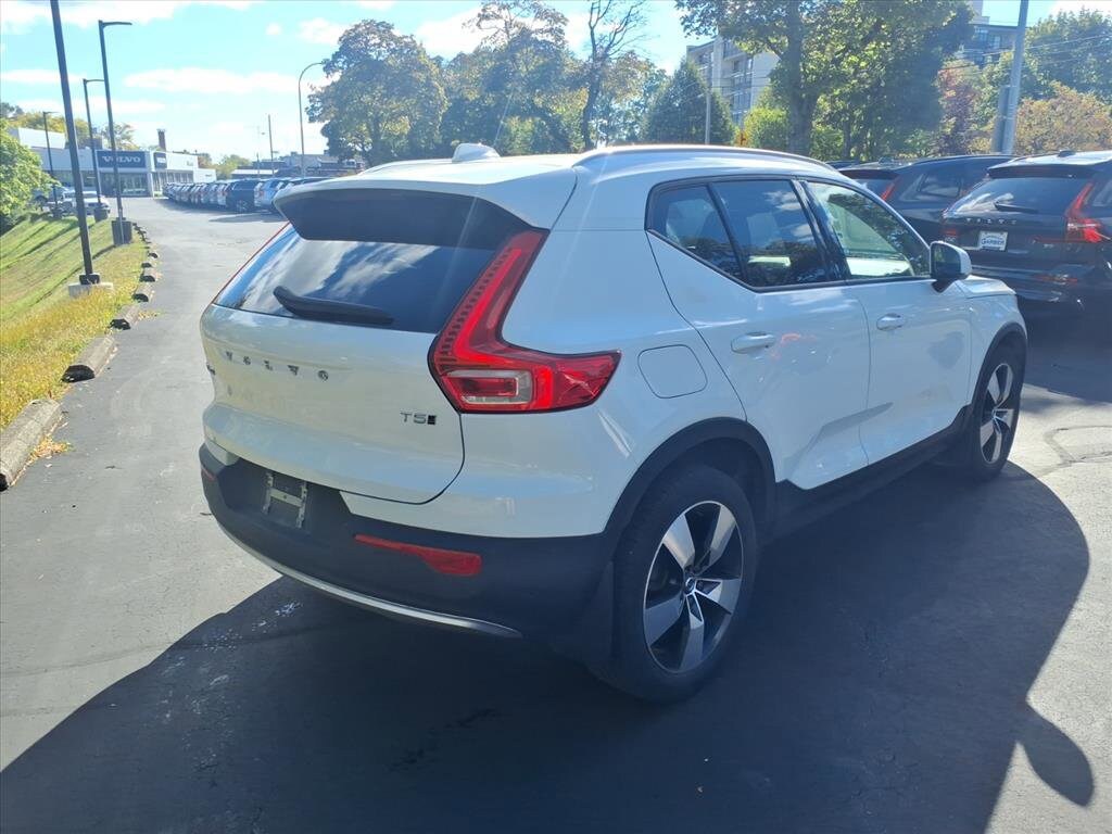 Used 2020 Volvo XC40 T5 Momentum SUV