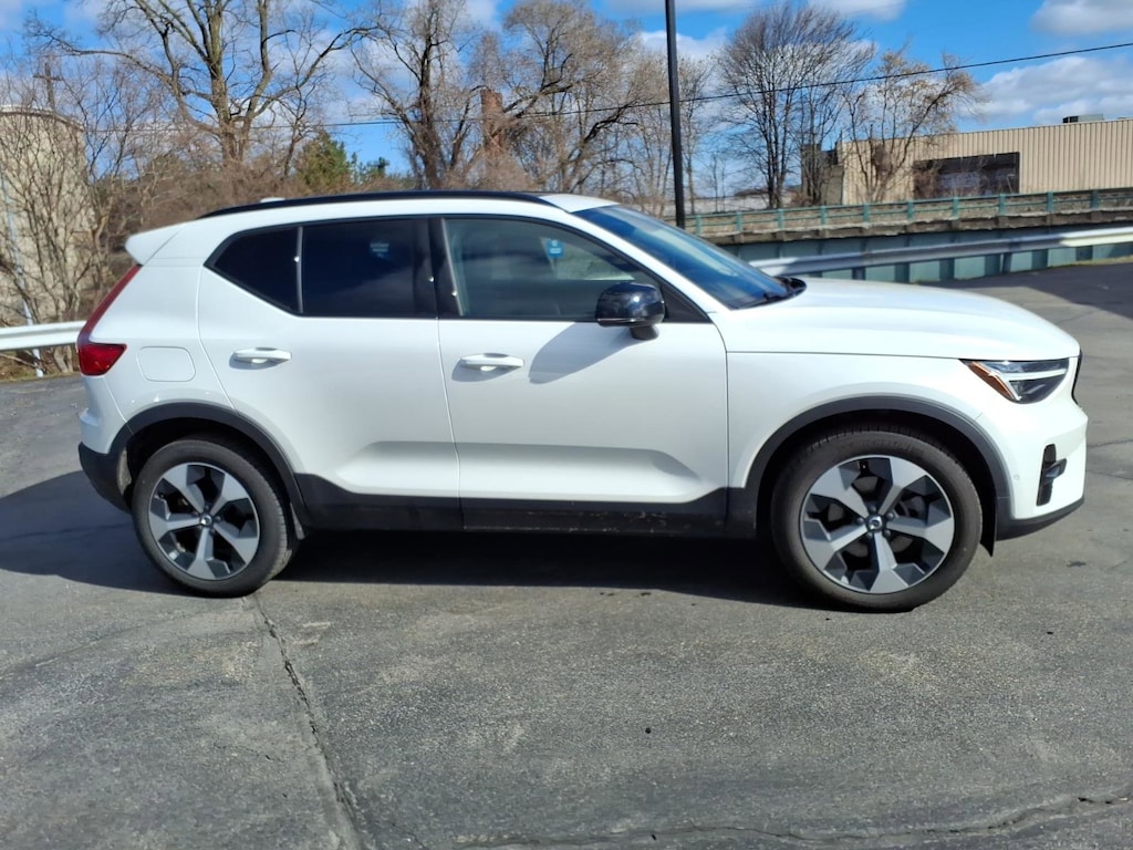 New 2026 Volvo XC40 B5 Plus SUV