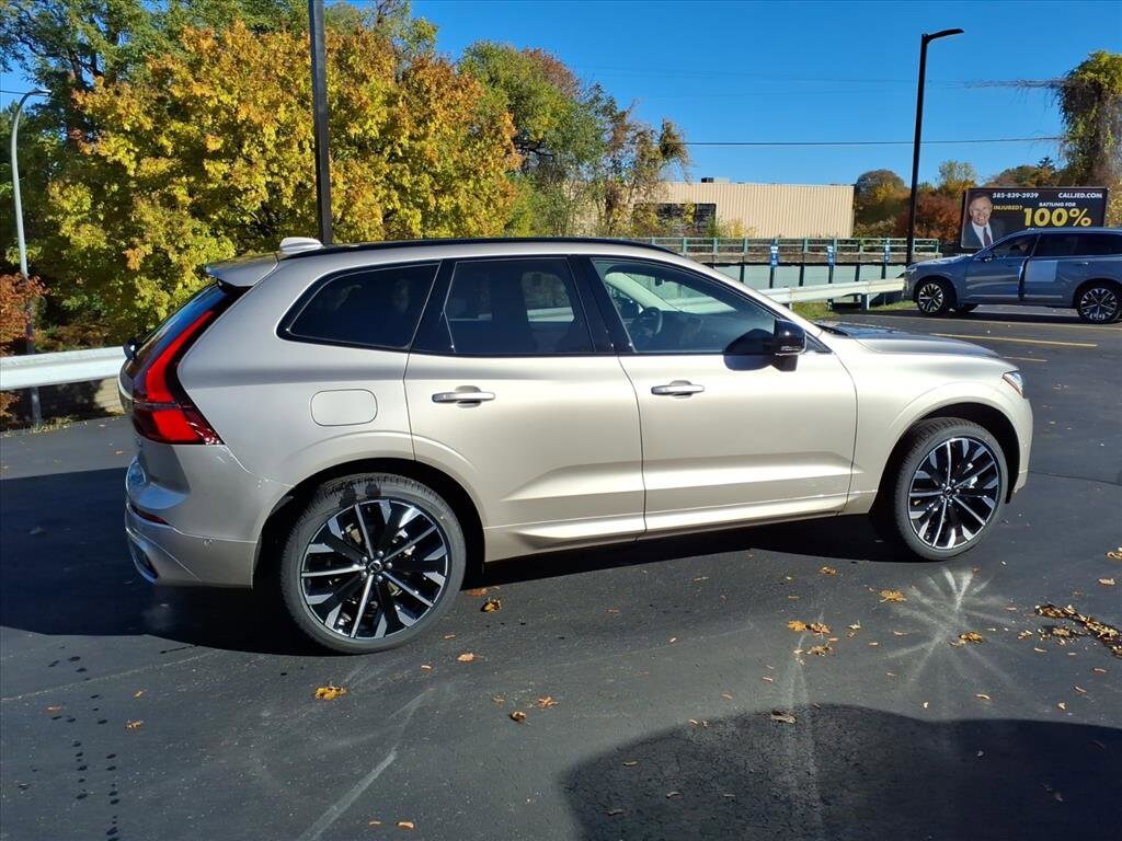 2026 Volvo XC60 Hybrid T8 photo 2