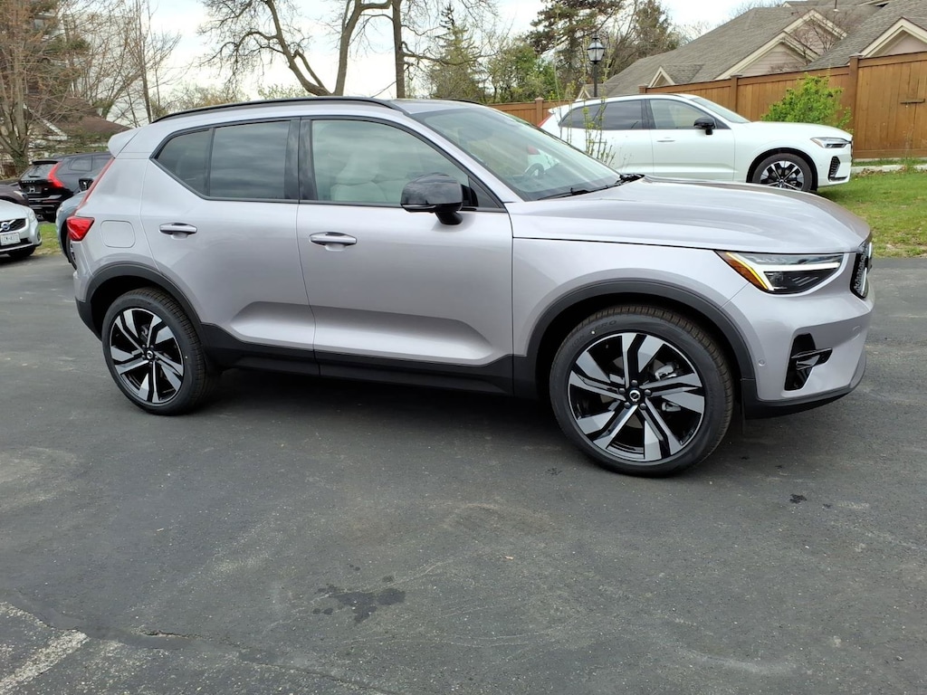 New 2026 Volvo XC40 B5 Plus SUV