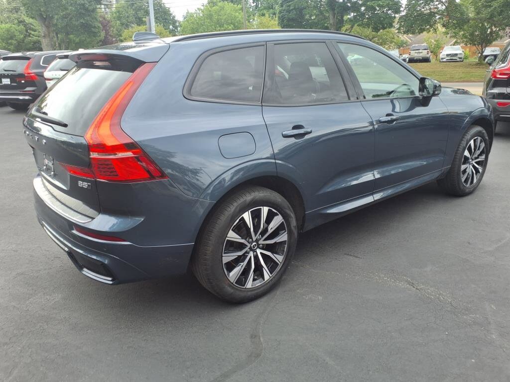 2024 Volvo XC60 B5 Core photo 2