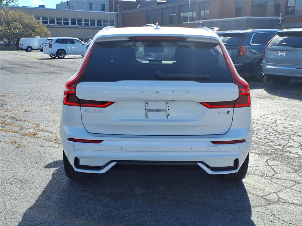 2026 Volvo XC60 B5 Plus photo 3