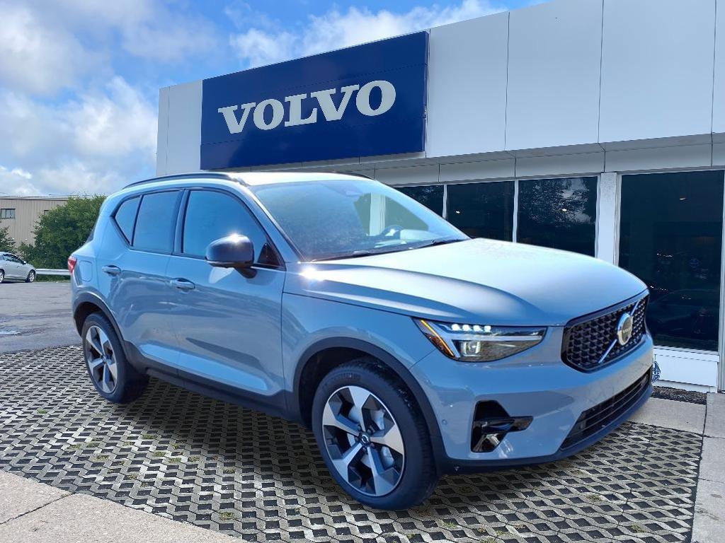 New 2026 Volvo XC40 B5 Plus SUV