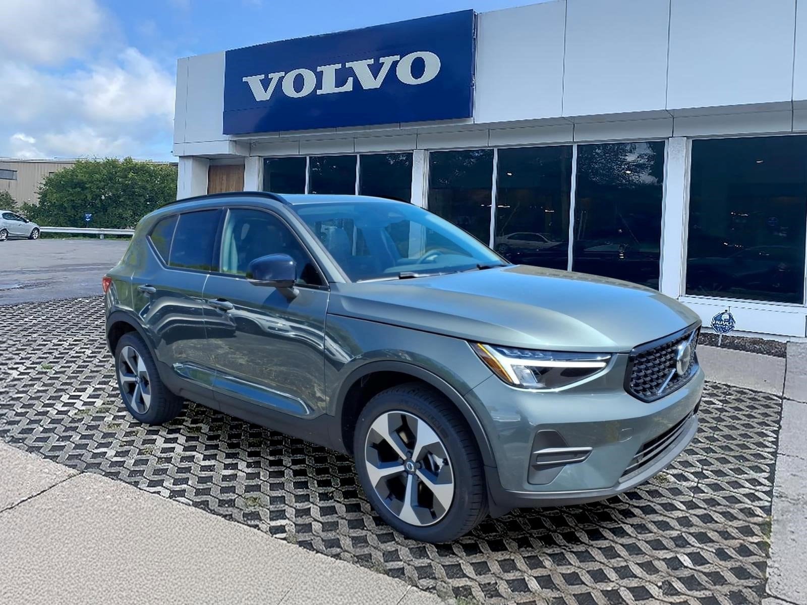 2026 Volvo XC40 B5 Core Dark AWD's photo