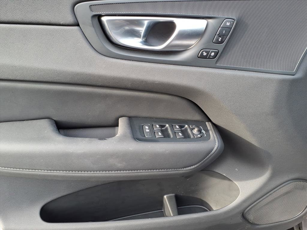 2026 Volvo XC60 Plus - Photo 13