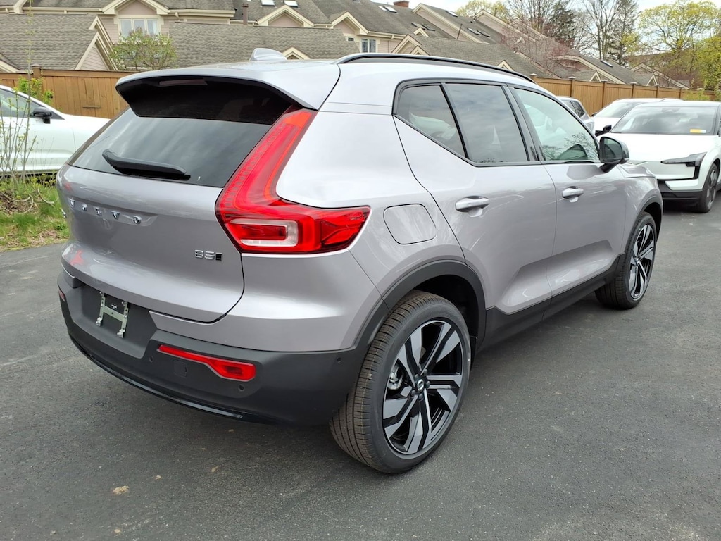 New 2026 Volvo XC40 B5 Plus SUV
