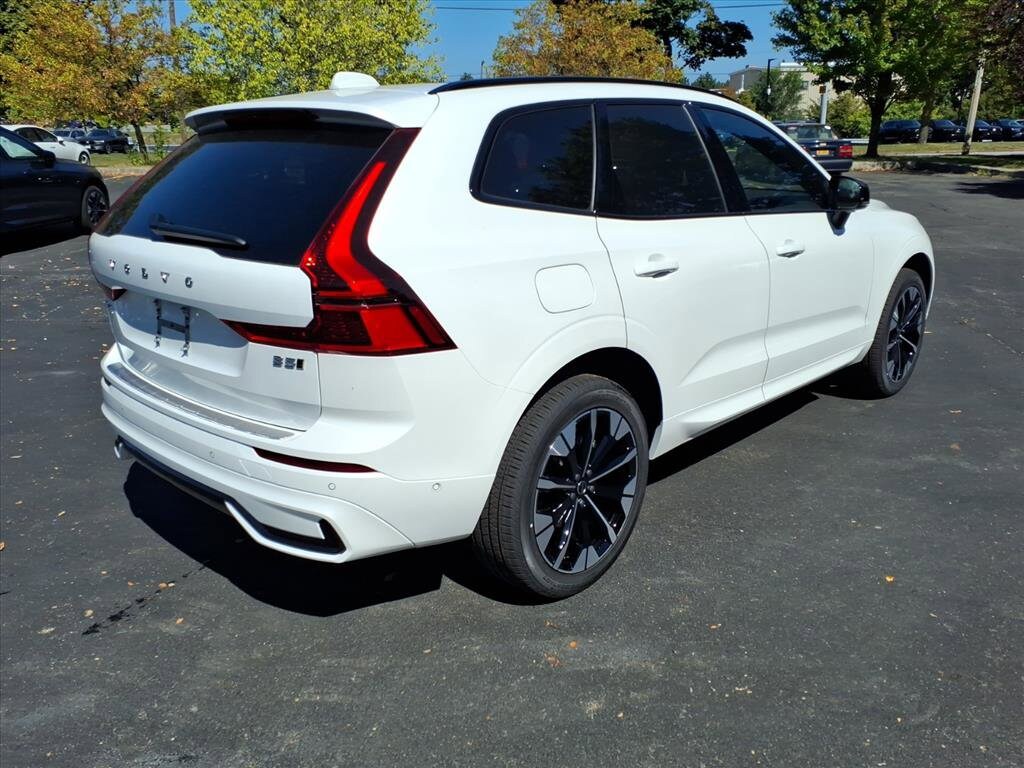 2026 Volvo XC60 B5 Plus photo 3
