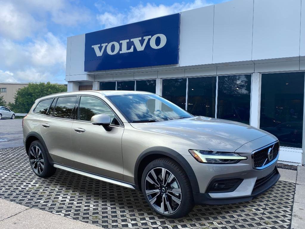 New 2026 Volvo V60 Cross Country B5 Ultra Wagon