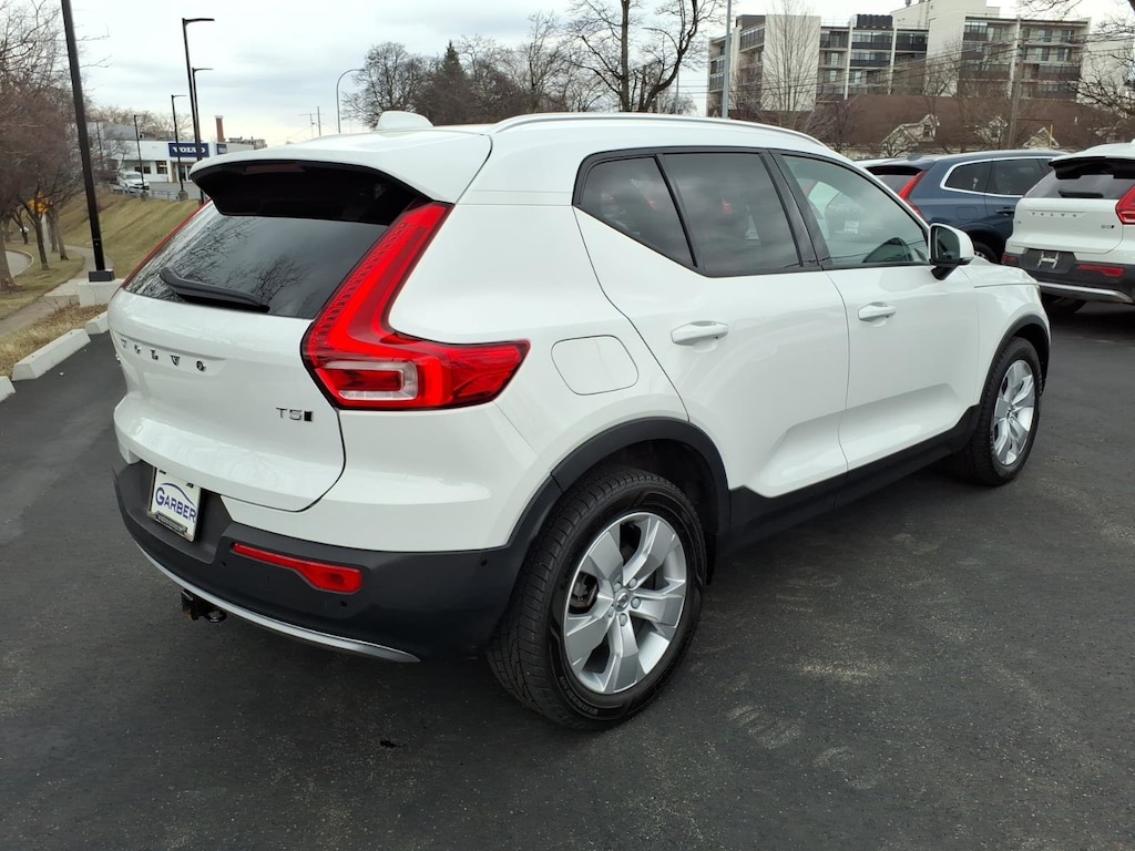 Used 2019 Volvo XC40 T5 Momentum SUV