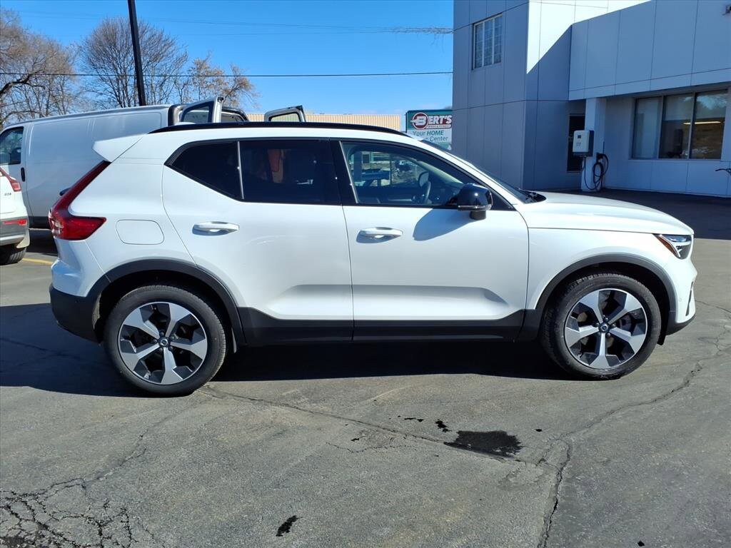 New 2026 Volvo XC40 B5 Plus SUV