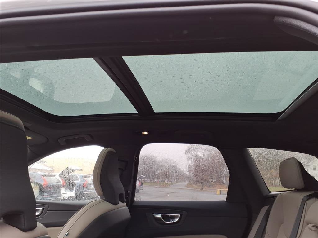 2026 Volvo XC60 Plus - Photo 10