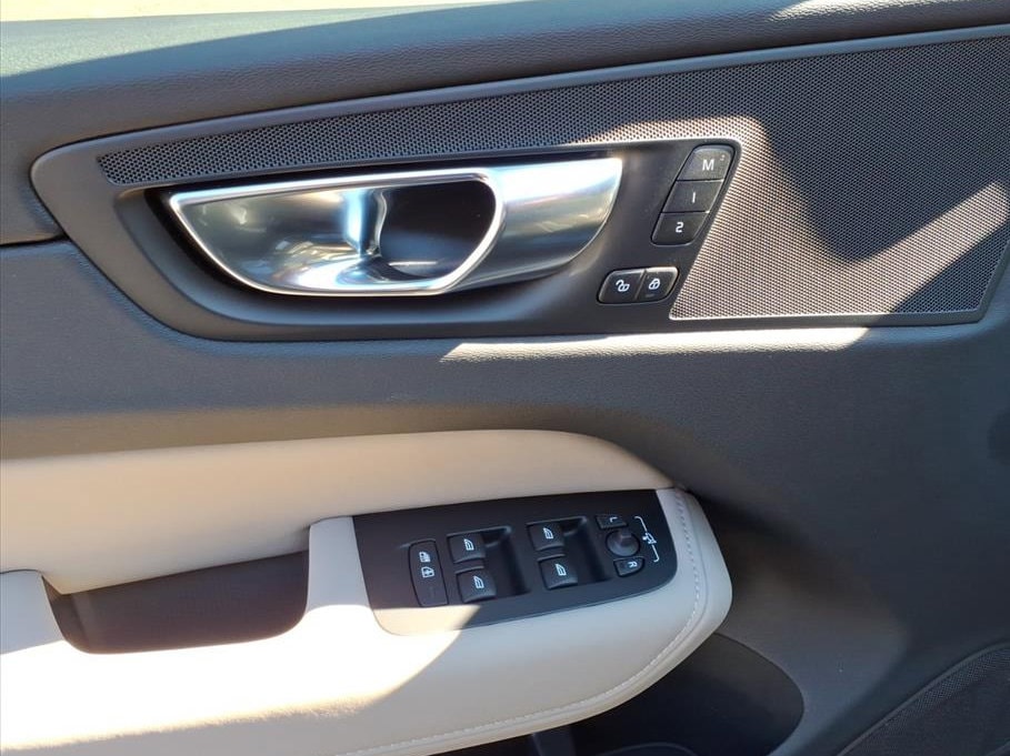 2026 Volvo XC60 Plus - Photo 15