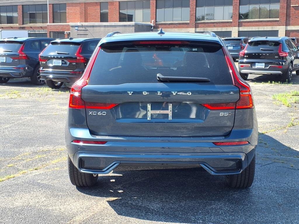 2026 Volvo XC60 B5 Plus photo 2
