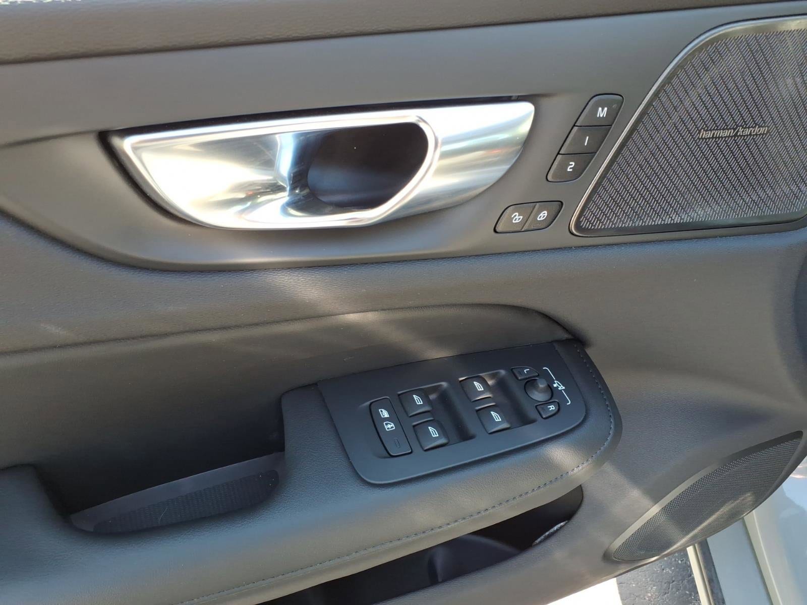 2025 Volvo S60 Ultra - Photo 13