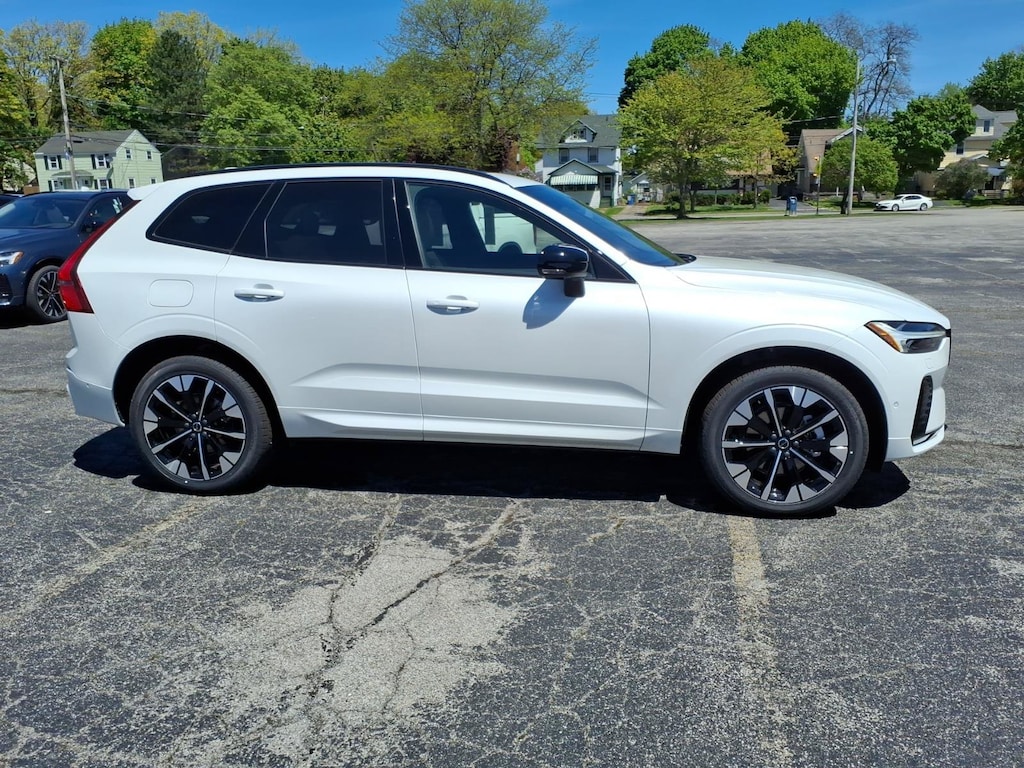 New 2026 Volvo XC60 B5 Plus SUV