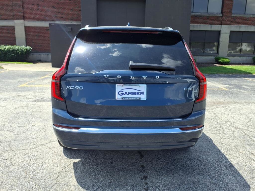2026 Volvo XC90 Plus Black Edition photo 3