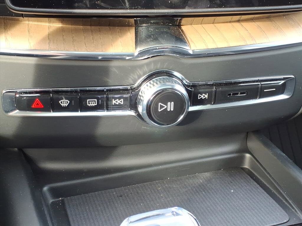 2026 Volvo XC60 Plus - Photo 22