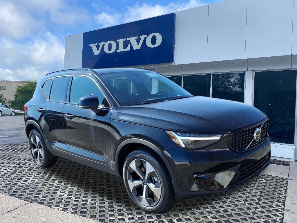 New 2026 Volvo XC40 B5 Plus SUV