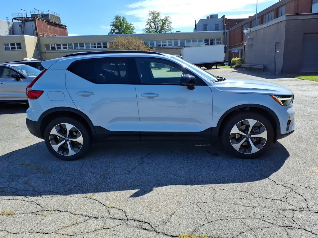 New 2026 Volvo XC40 B5 Plus SUV