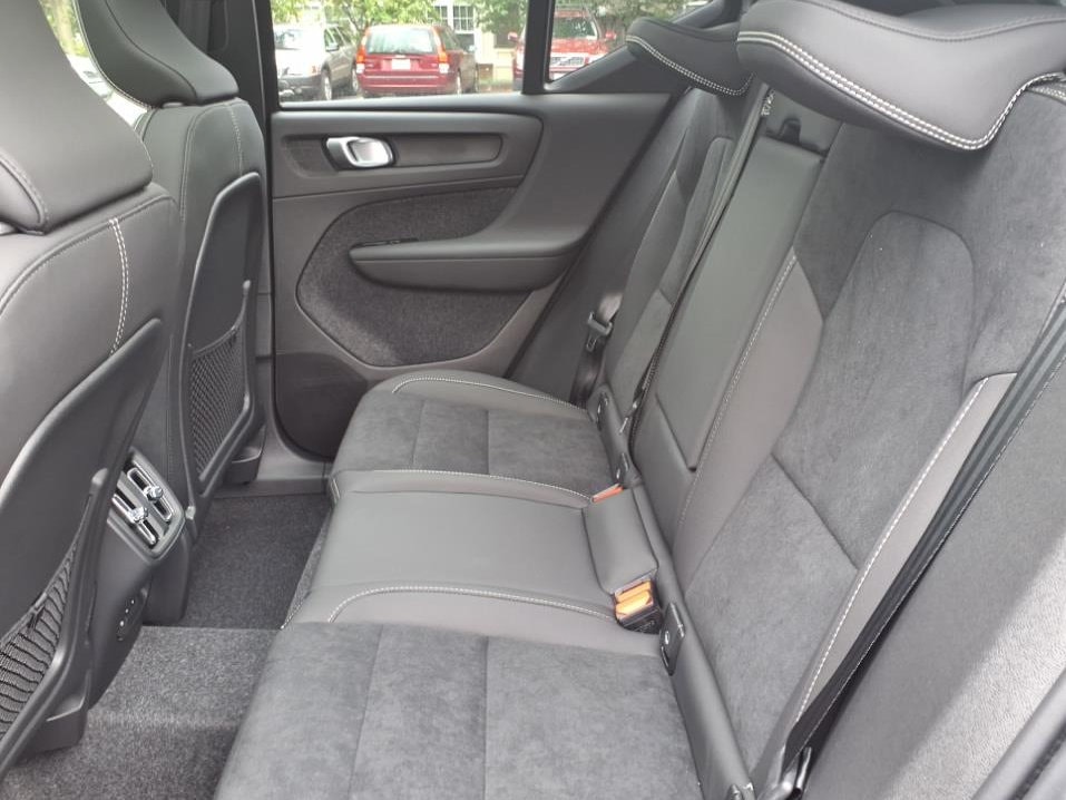2026 Volvo XC40 Ultra Black Edition - Photo 11