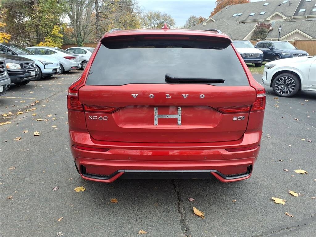 2024 Volvo XC60 B5 Core photo 3