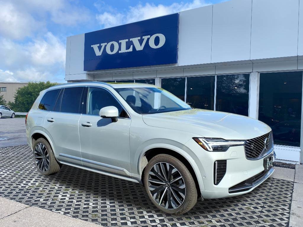 2026 Volvo XC90 Plus's photo
