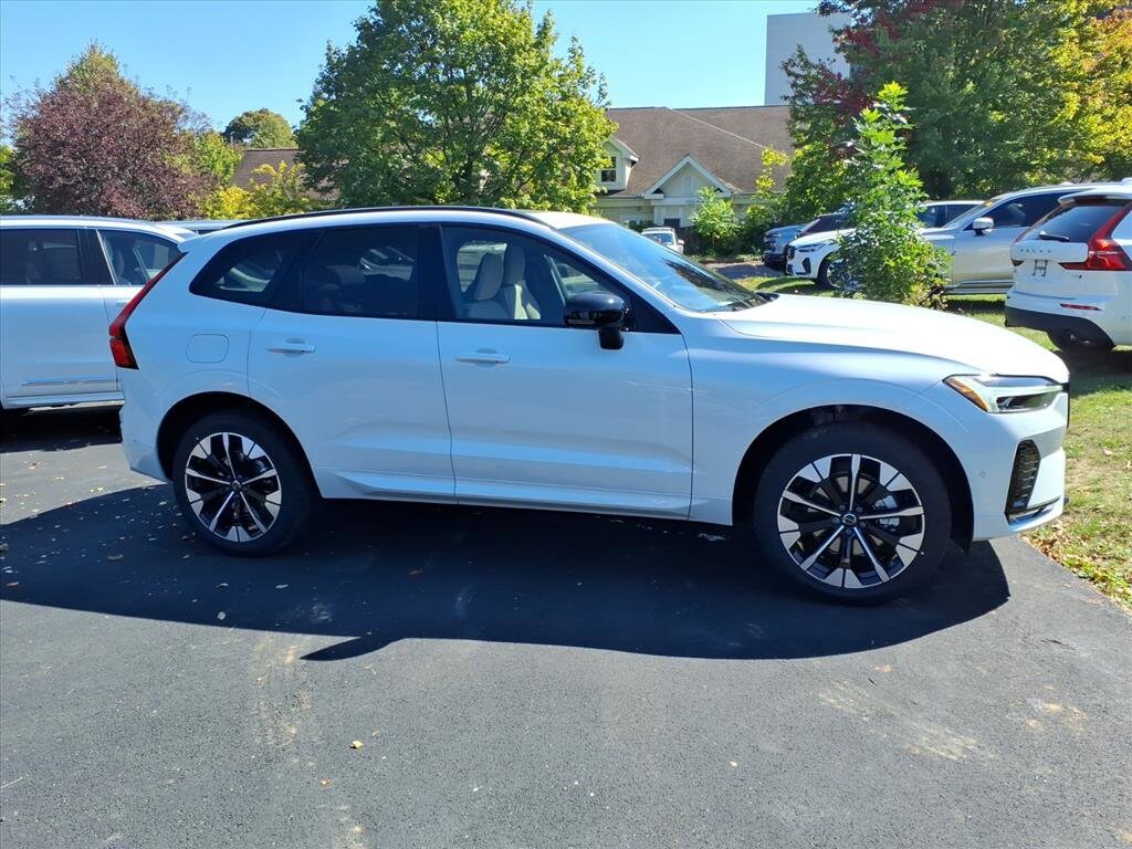 2026 Volvo XC60 B5 Plus photo 2