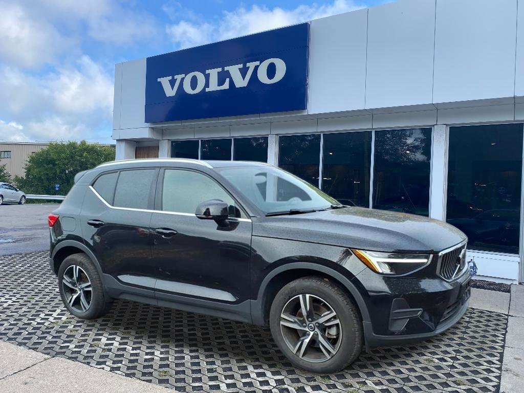 Certified 2025 Volvo XC40 B5 Core Bright Theme SUV