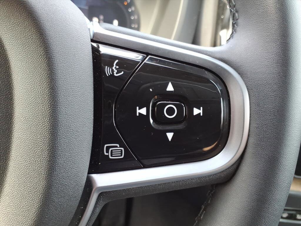 2026 Volvo XC60 Plus - Photo 17