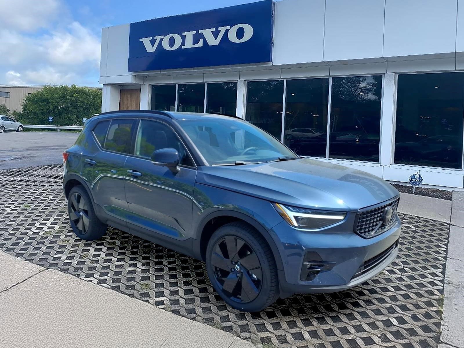2026 Volvo XC40 B5 Ultra Ultra Black Edition AWD's photo