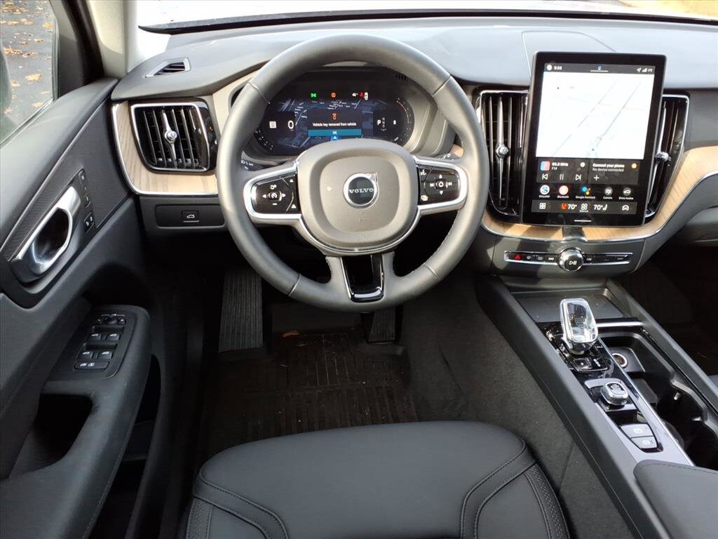 2026 Volvo XC60 Plus - Photo 12