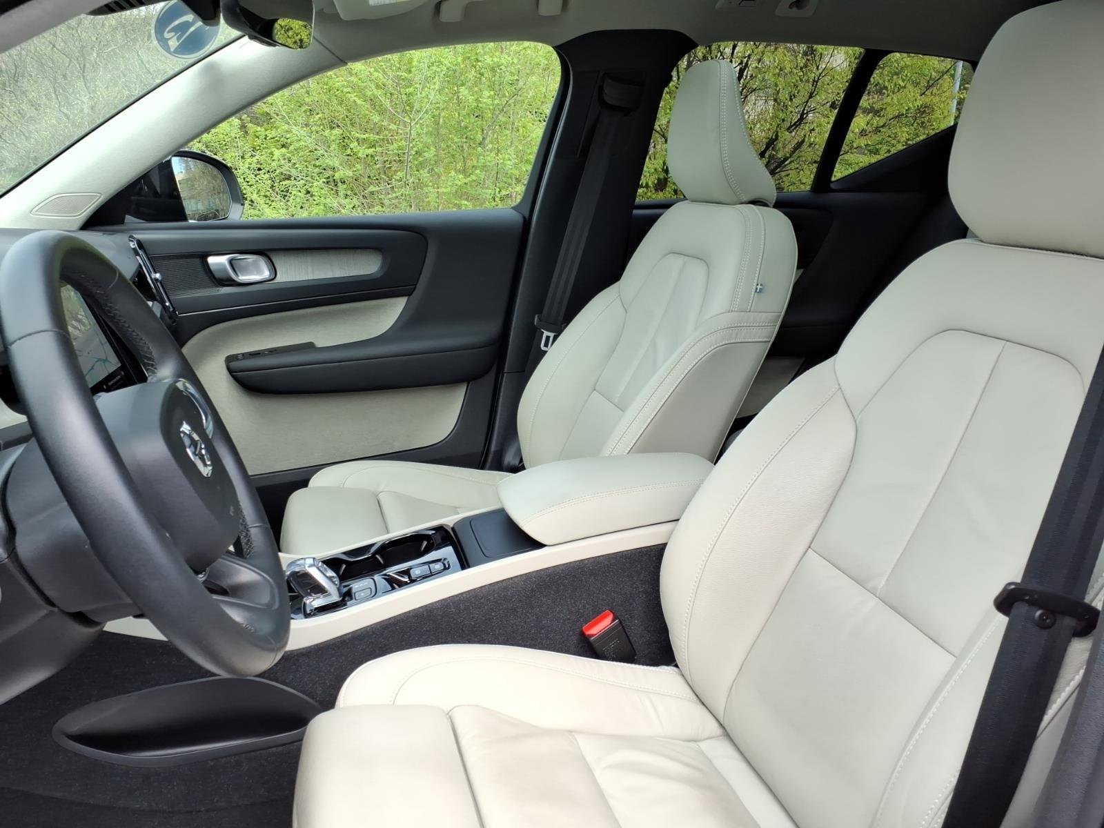 2023 Volvo XC40 Plus - Photo 14