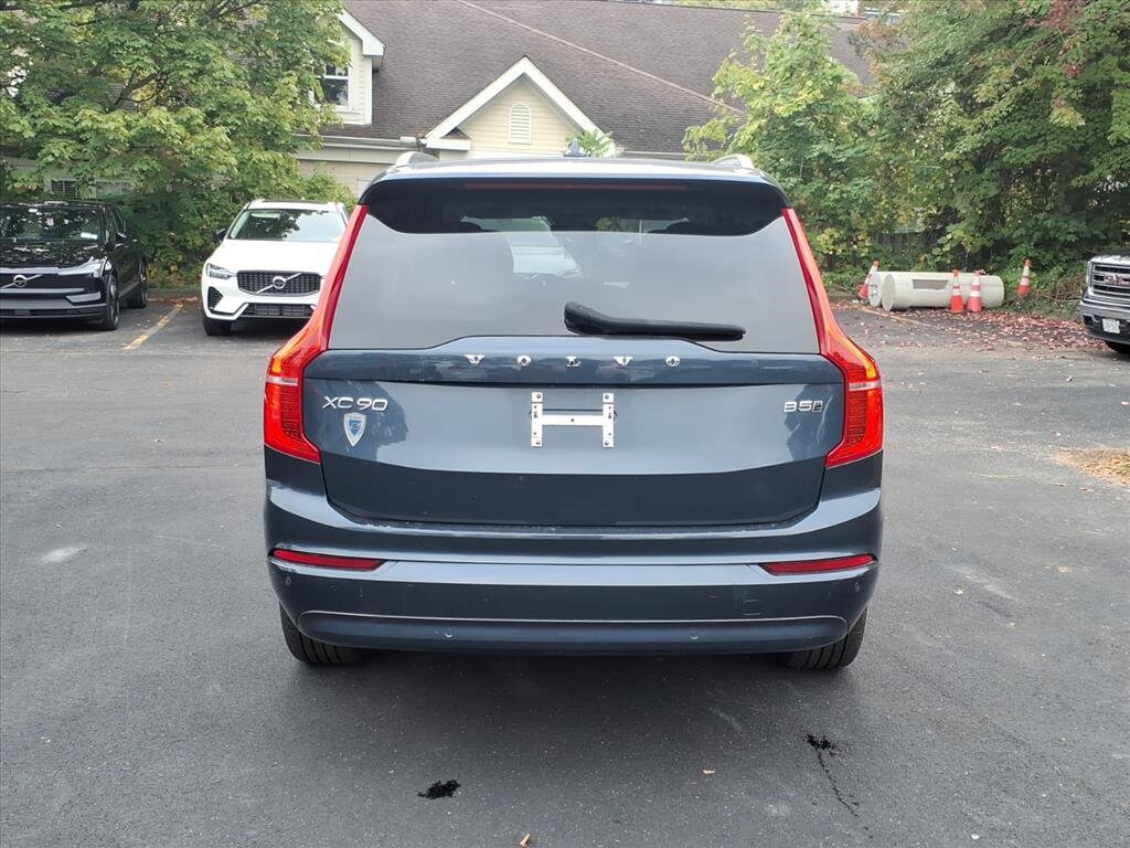 2023 Volvo XC90 B5 AWD Core photo 3