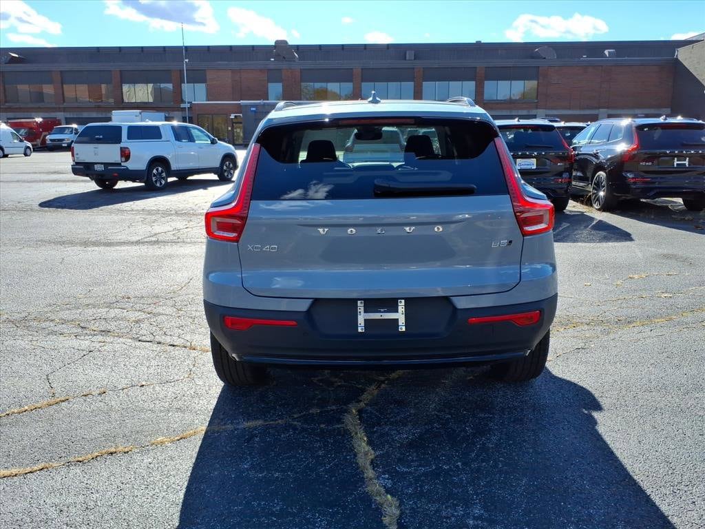 New 2026 Volvo XC40 B5 Ultra SUV