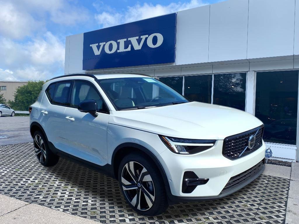 2026 Volvo XC40 Plus's photo