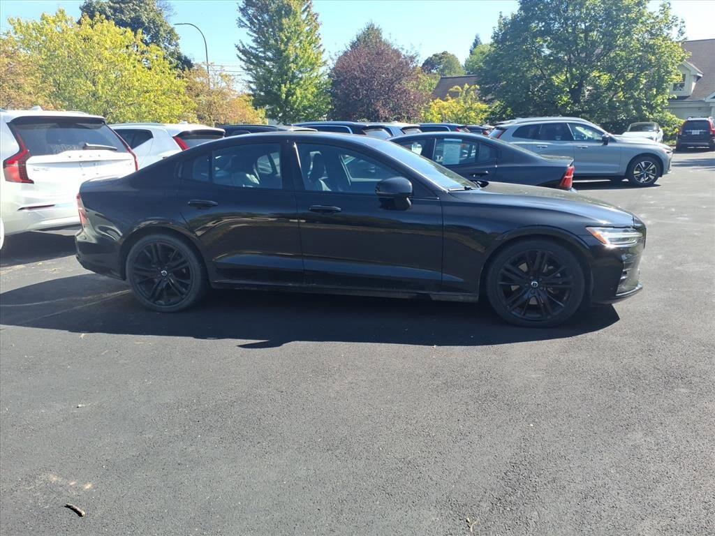 2023 Volvo S60 B5 AWD Plus Black Edition photo 2