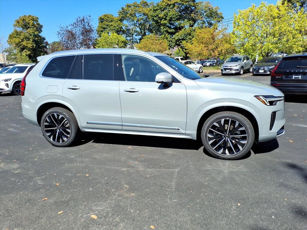 2026 Volvo XC90 Plus photo 2
