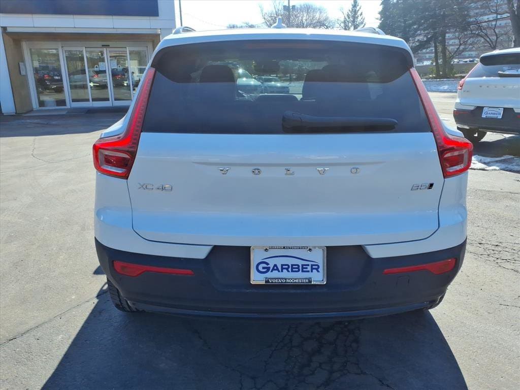 New 2026 Volvo XC40 B5 Plus SUV