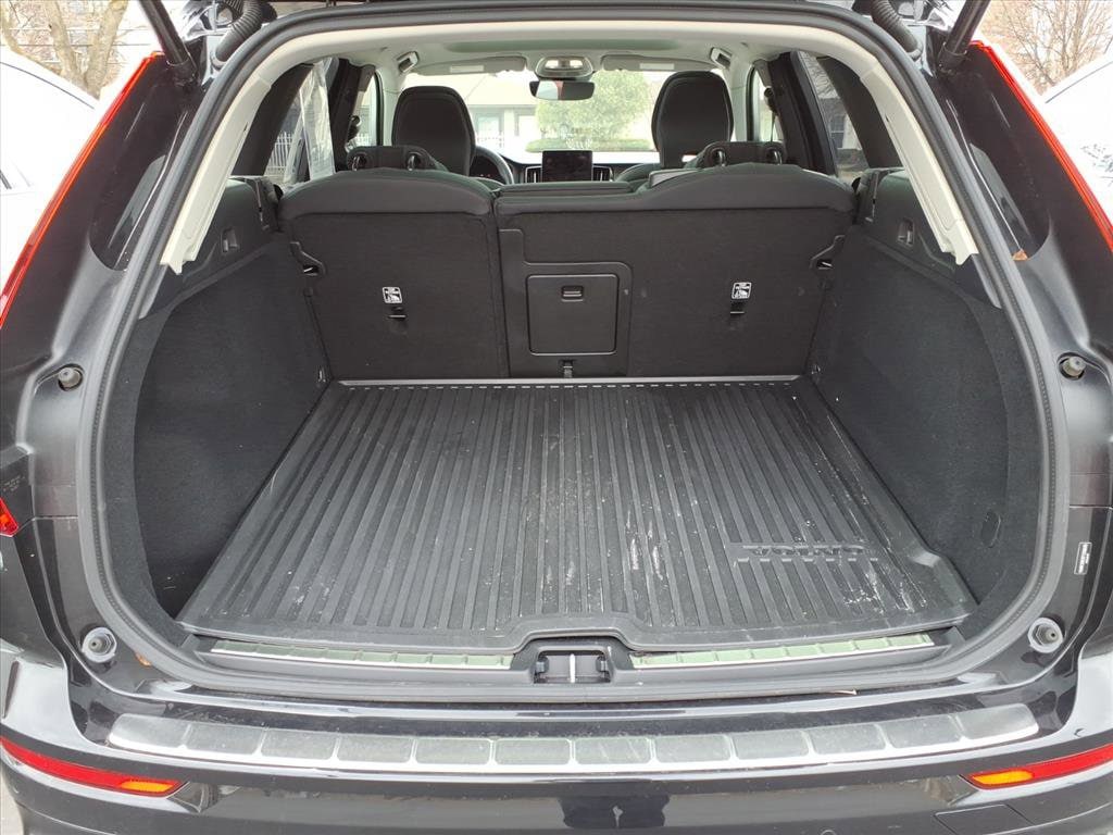 2026 Volvo XC60 Plus - Photo 27