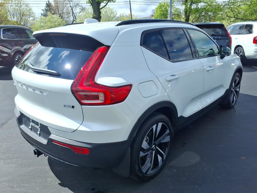Used 2025 Volvo XC40 B5 Ultra Dark Theme SUV