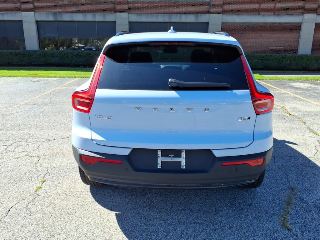 New 2026 Volvo XC40 B5 Plus SUV
