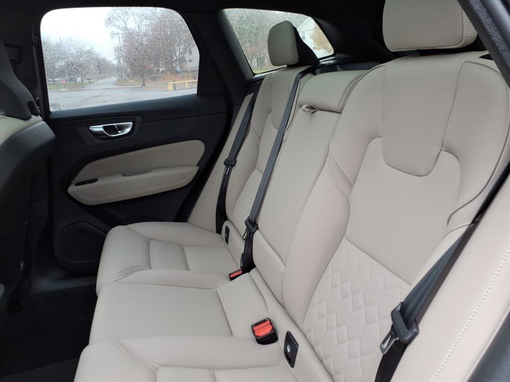 2026 Volvo XC60 Plus - Photo 9
