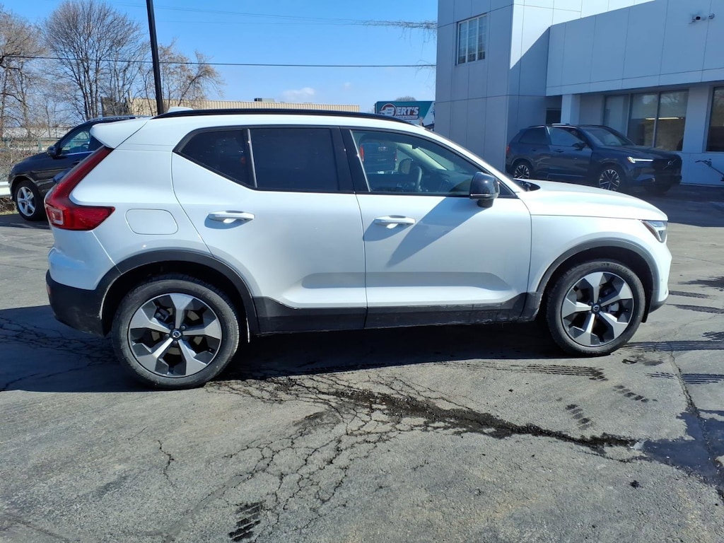 New 2026 Volvo XC40 B5 Plus SUV