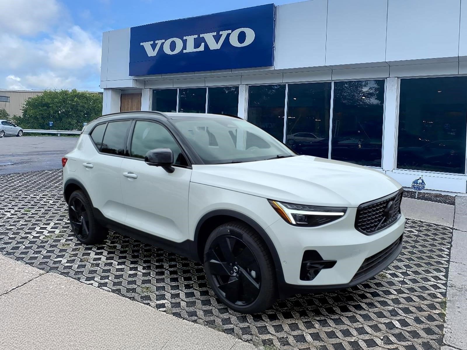 2026 Volvo XC40 B5 Ultra Ultra Black Edition AWD's photo
