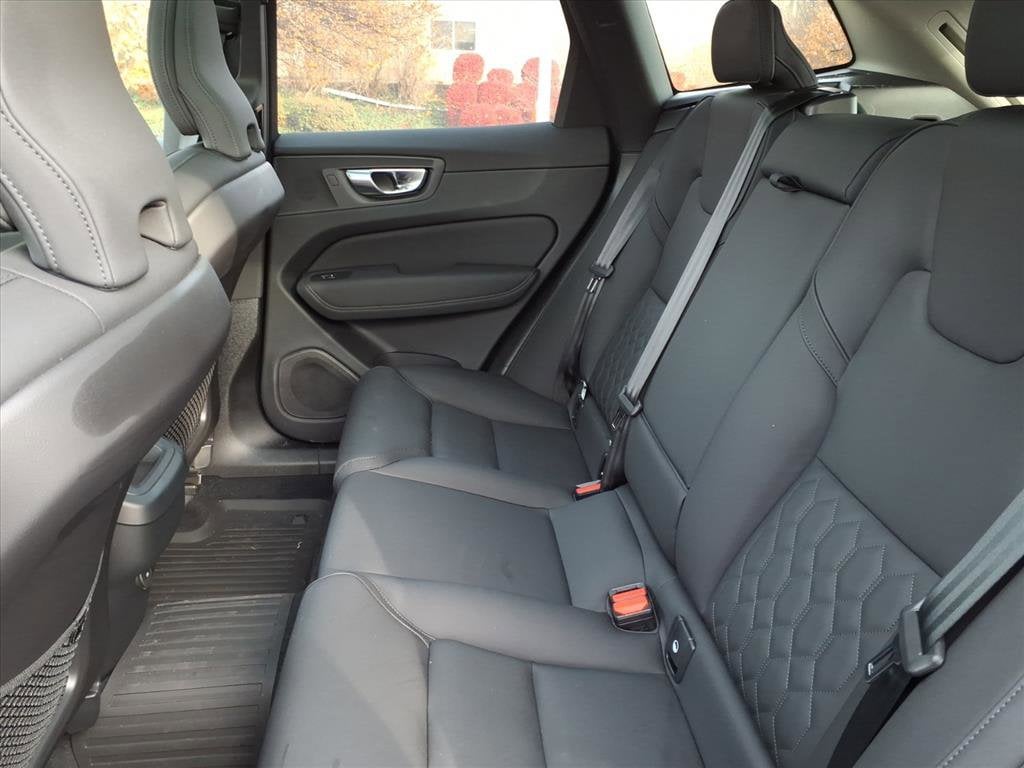 2026 Volvo XC60 Plus - Photo 9
