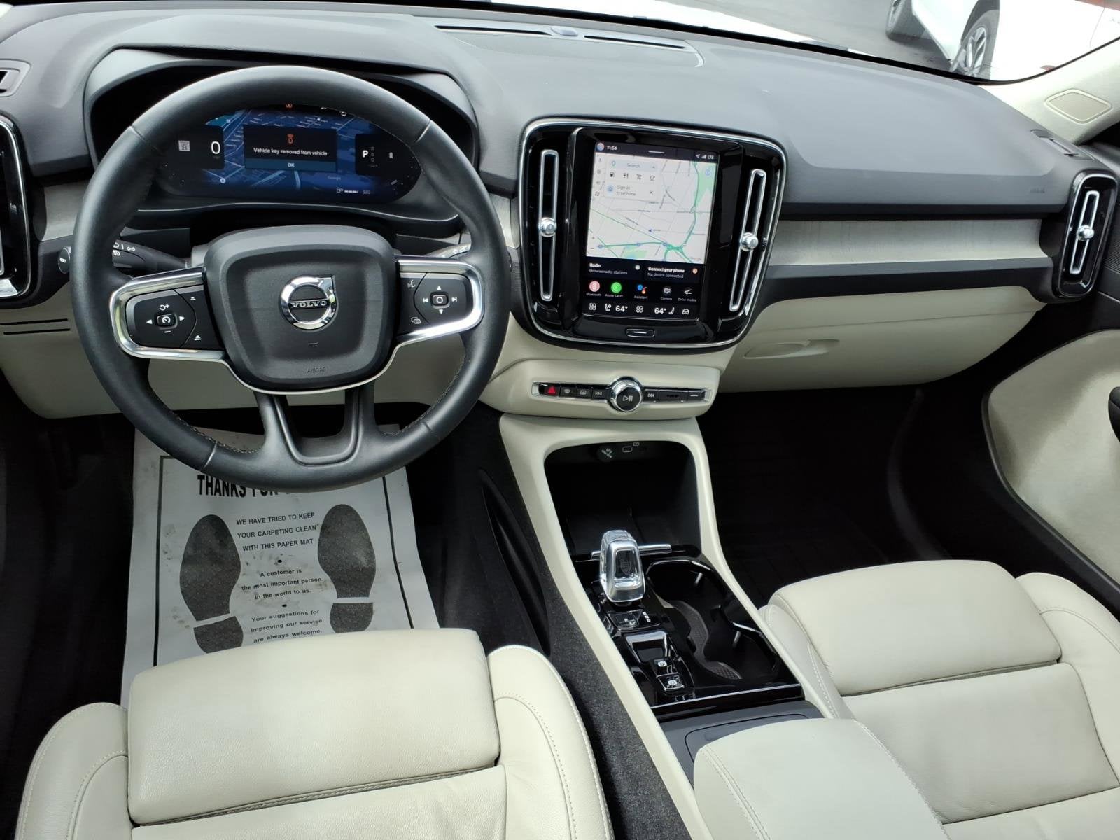 2023 Volvo XC40 Plus - Photo 11
