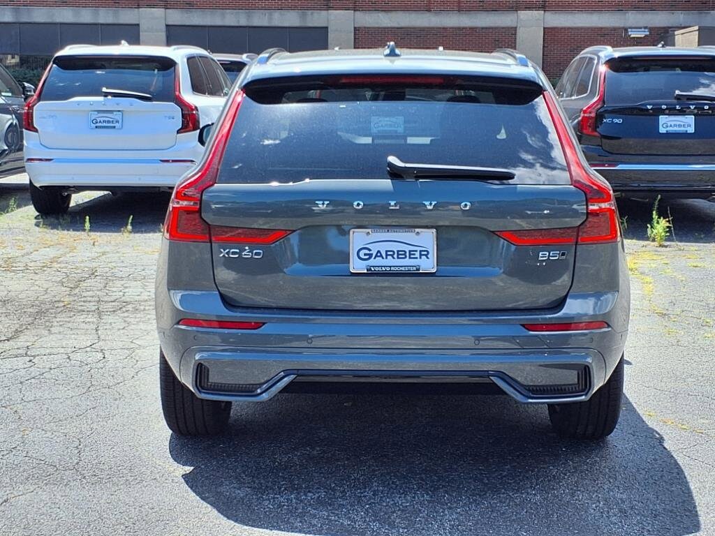 2026 Volvo XC60 B5 Plus photo 4